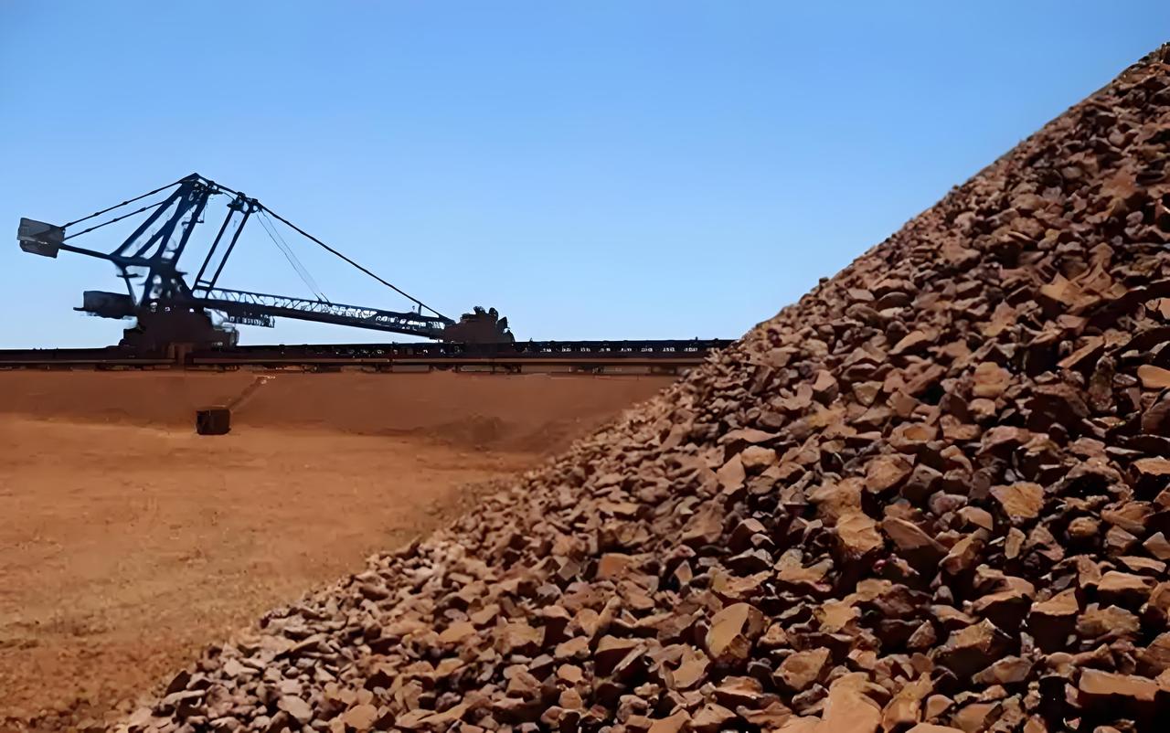 地球上的铁矿资源还能开采多少年，这还真不好说。就拿辽宁来说，探明储量150亿吨，