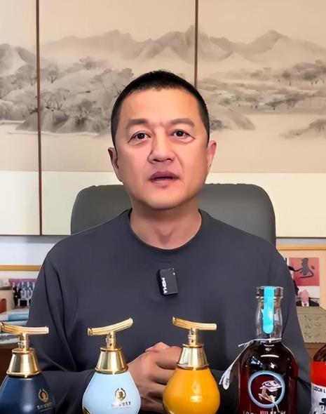 李亚鹏宣布回归直播间李亚鹏二离后，宣布回归直播间，自从和天后王菲离婚后，李亚鹏