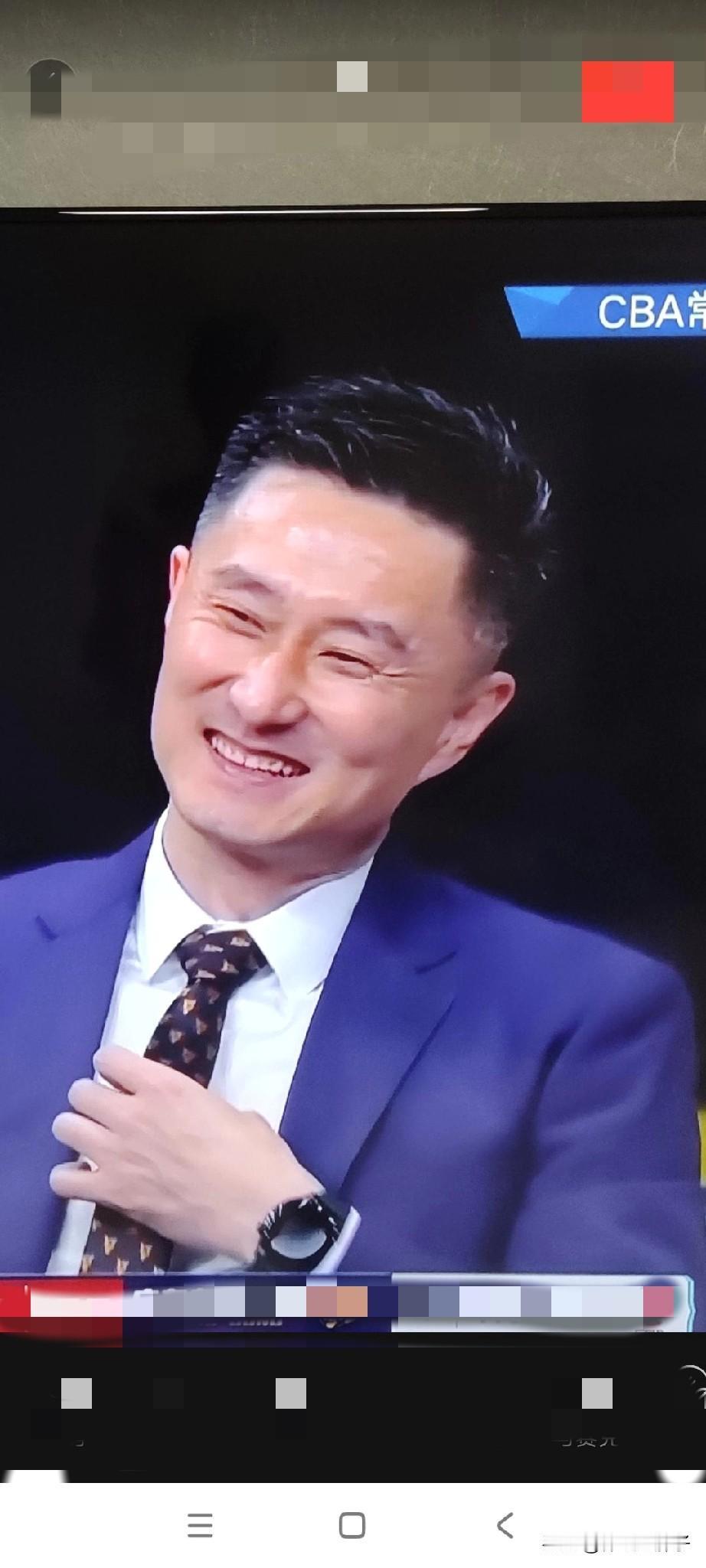 杜峰在广东官运亨通，如日中天。杜峰当选广东省篮协主席，前期刚任命广东篮协书记，职