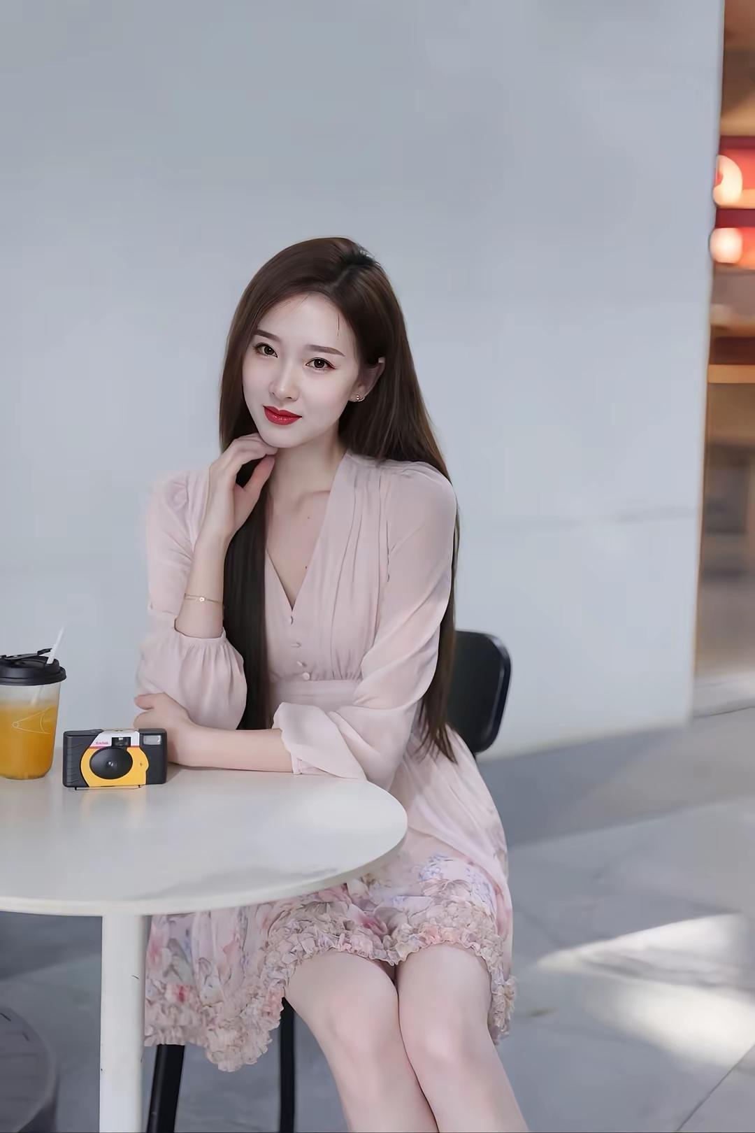 静坐思悠远，时光映画卷。