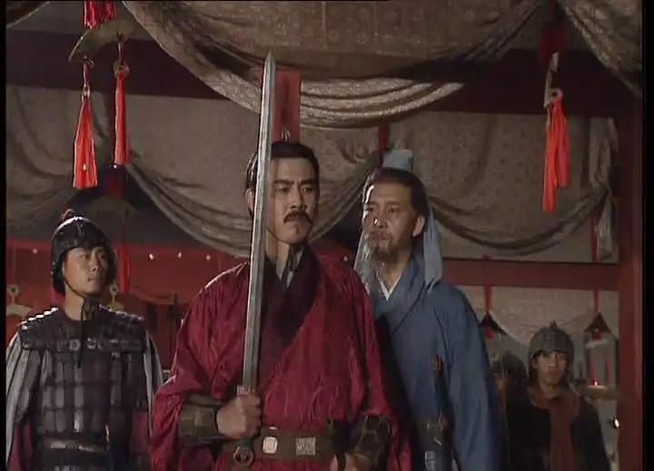 灭蜀后，钟会假借郭太后临终有遗诏，准备在成都起兵讨伐司马昭，夺取天下，眼看大事告