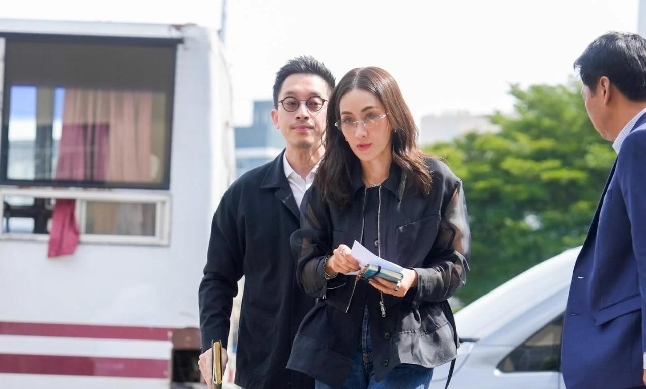 他信迎来第二次家属探监，9月12日上午10时，他信的两位女儿佩通坦与姐姐萍通塔，