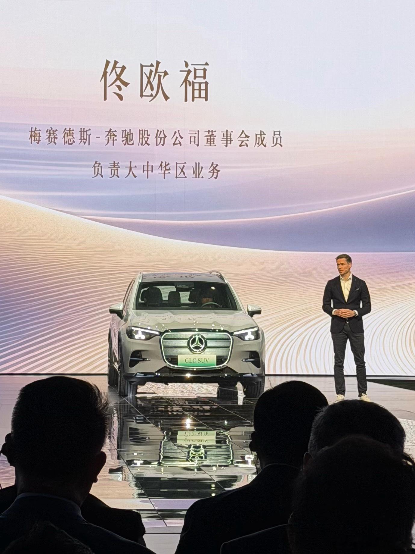 中国消费者已经见过了各种内饰各种大屏，但是奔驰的内饰每次一亮相，依然能惊艳全场前