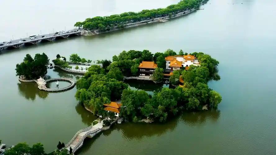 为啥选择来湖北黄石旅游?为啥选择来湖北黄石旅游？理由可太足了。黄石是“山水园林