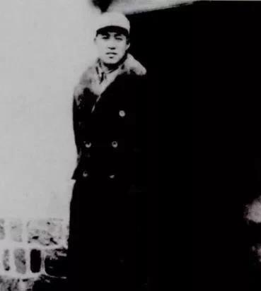 军事，政治，人品，各个方面他都是一流！他不从众:揭发并挽救了一帮子拖枪逃跑的人