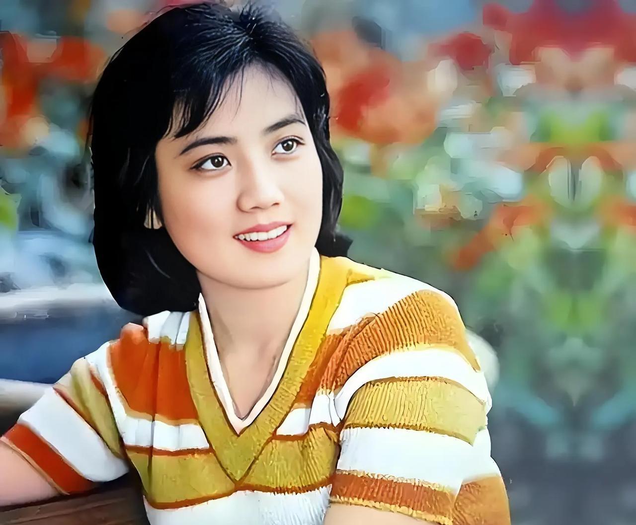 这位曾在影坛绽放过耀眼光芒的女星李秀明，在选择息影后，她的生活便如同蒙上了一层神