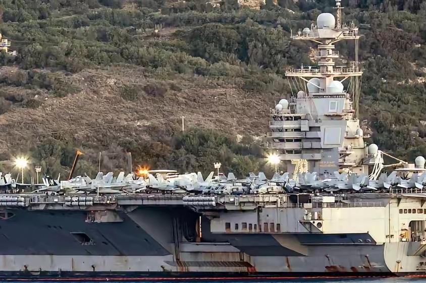 特朗普彻底失眠！双航母威慑失效，东方大礼直接锁死战局特朗普本以为双