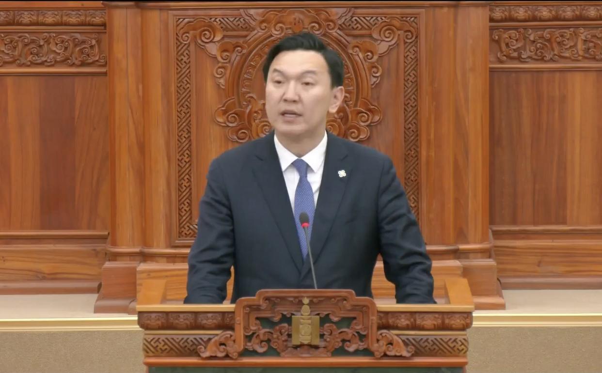 蒙古政坛这两个月像开了倍速：总理刚坐稳没几天，就在菜市场把首都市长当场免了。更刺