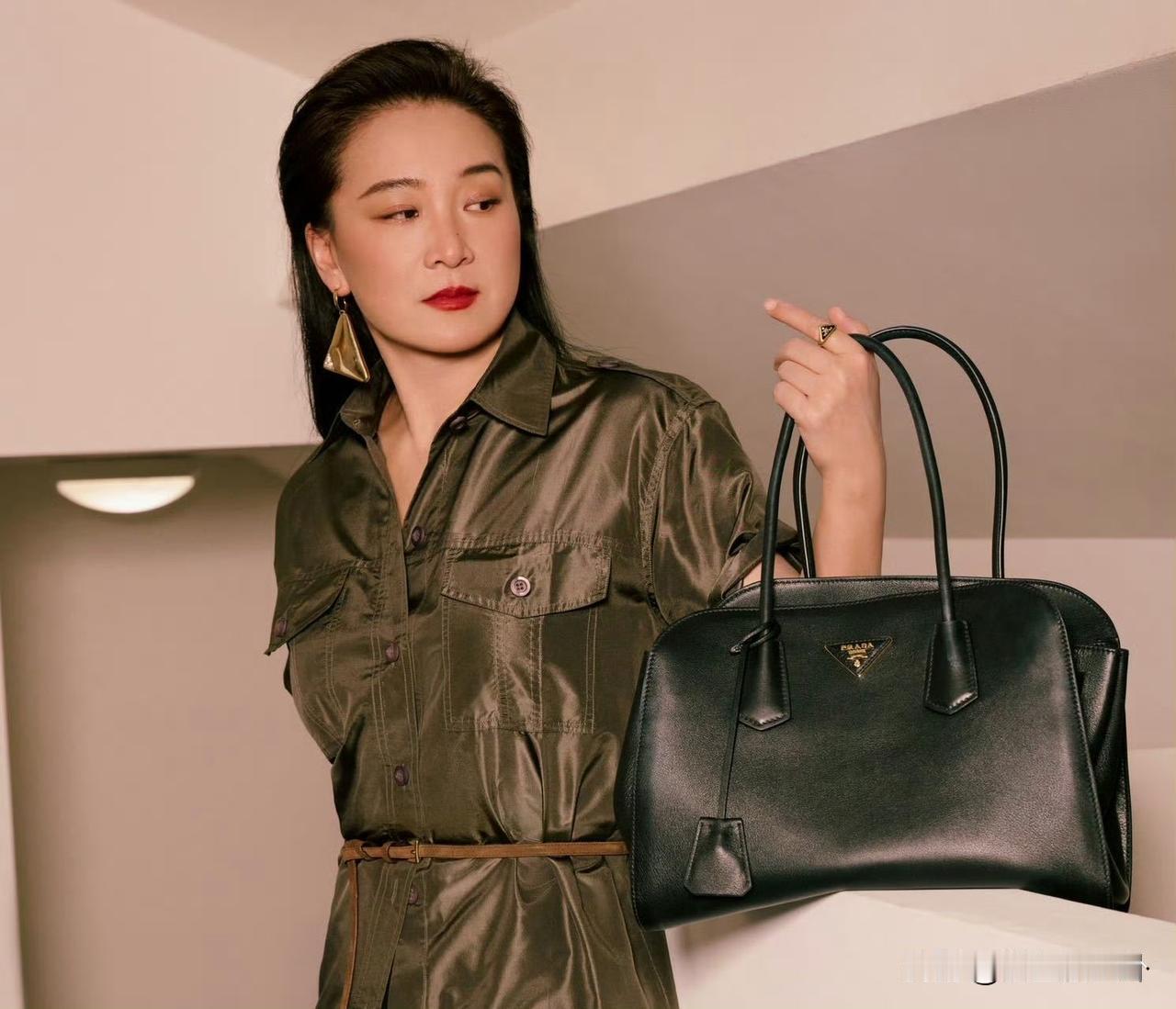 大家发现没有贾玲瘦了也不爱笑了不是因为减肥吃不饱的人笑不出来了，而是因为她已