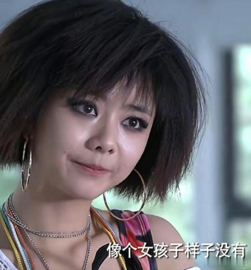 谭松韵刘学义杀马特咱非过黑过没丑过，这样的死亡造型我竟品出了一丝别样的韵味[二哈