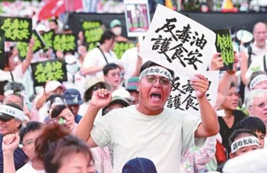 国民党今天召开中评会，李乾龙、曾永权盛赞郑丽文！李透露凯道活动筹钱秘辛，郑丽文说