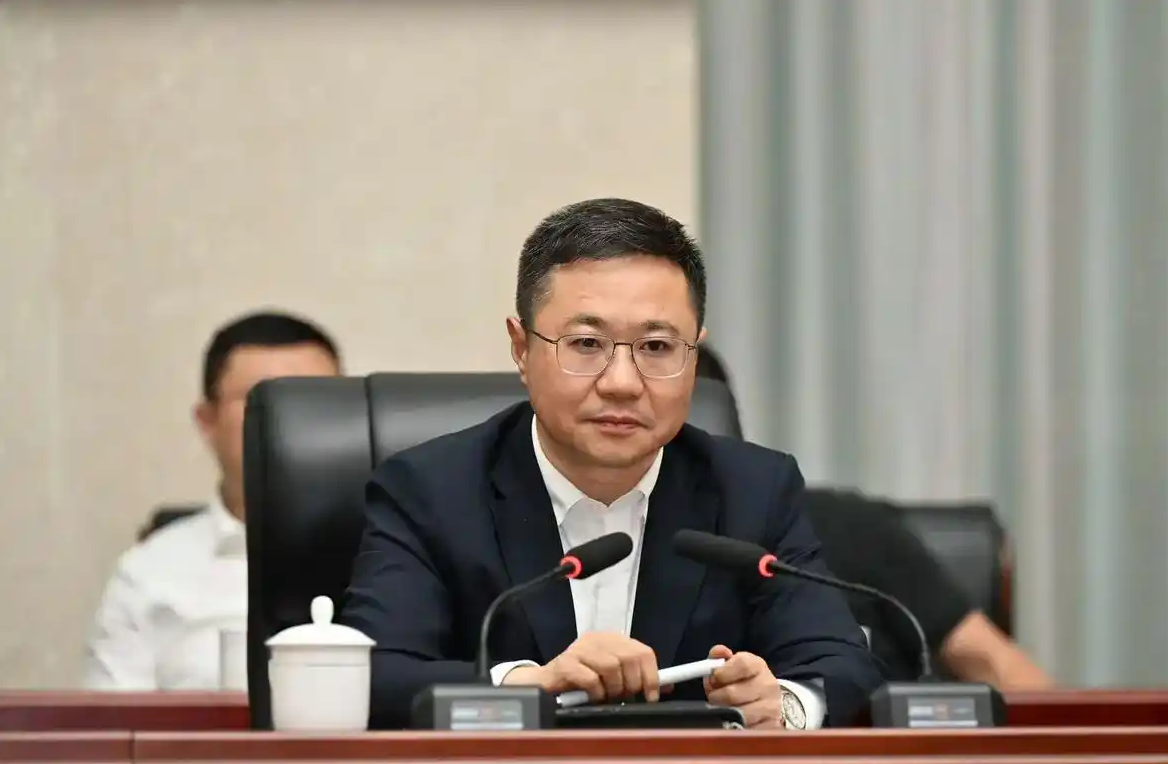 遵义市长黄伟任上被查 16岁考大学引关注