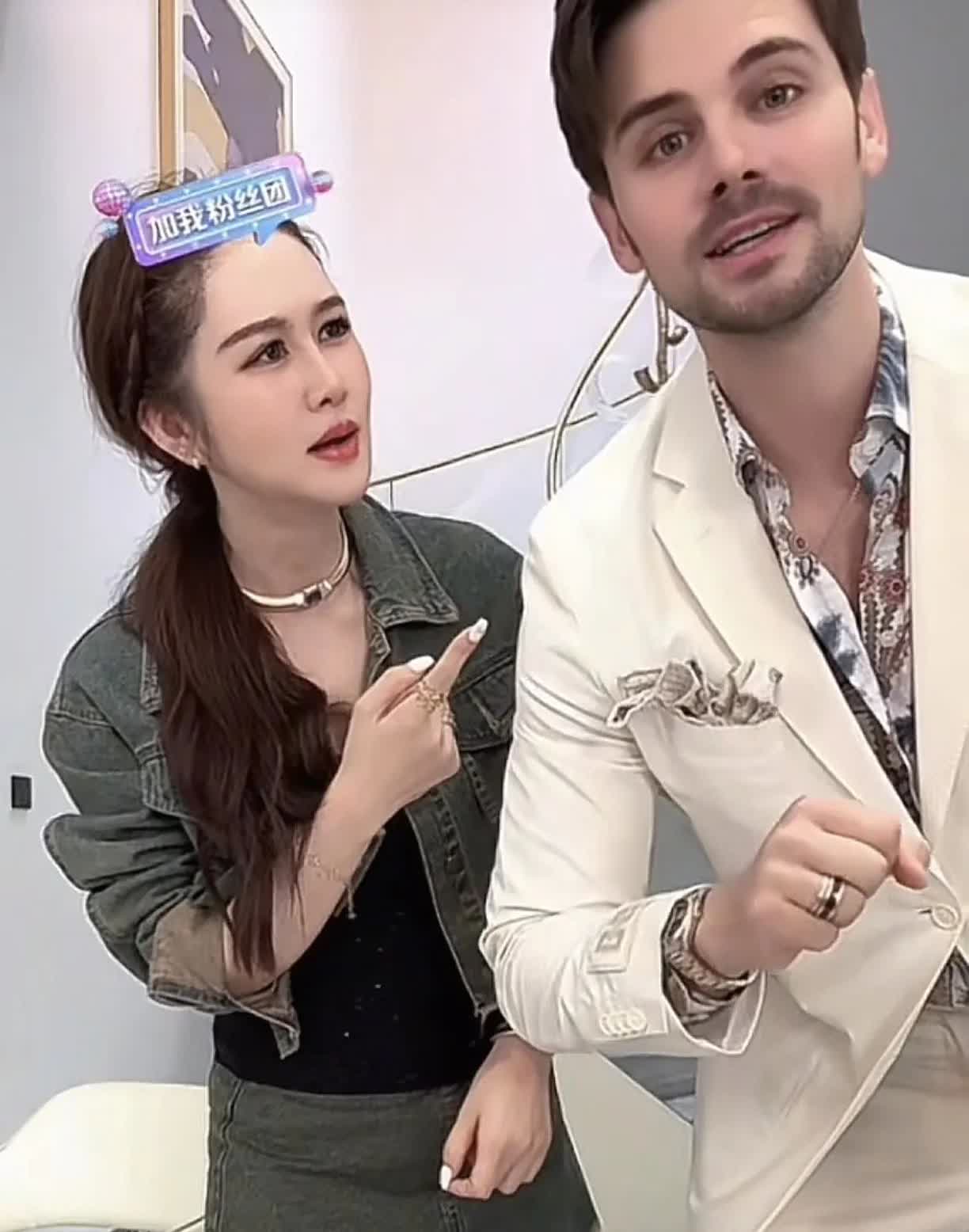 看不出来，阿迪竟然是妈宝男，和盈公主说话时经常说“我妈妈说”，让公主心里很不舒服