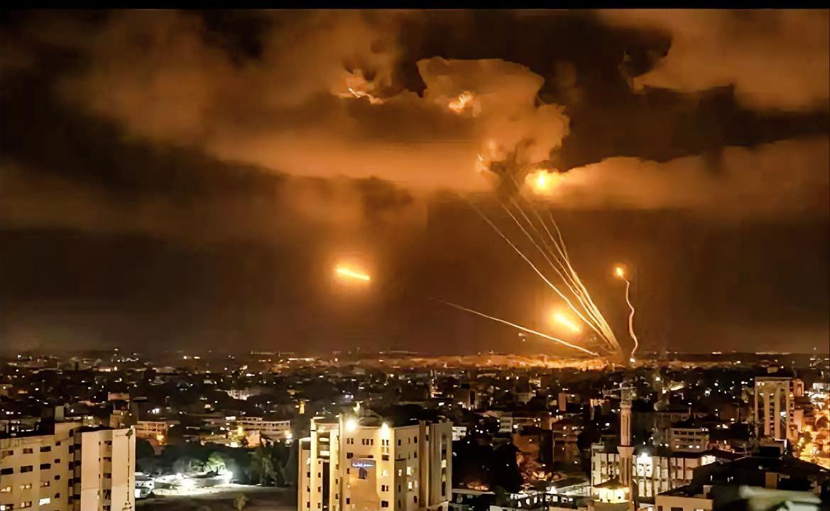 行动了，伊朗大规模反击，3月6日，伊朗伊斯兰革命卫队突然甩出“王炸”，宣布