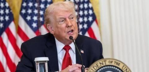 脸面都不要了！特朗普曾经发文说：“这个世界最不需要的，就是让中国吞并加拿大。这事
