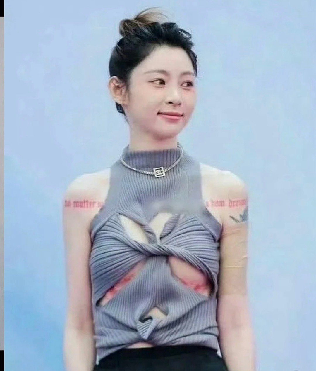 原来痞幼生图长这样，这衣服看起来也太繁琐了吧