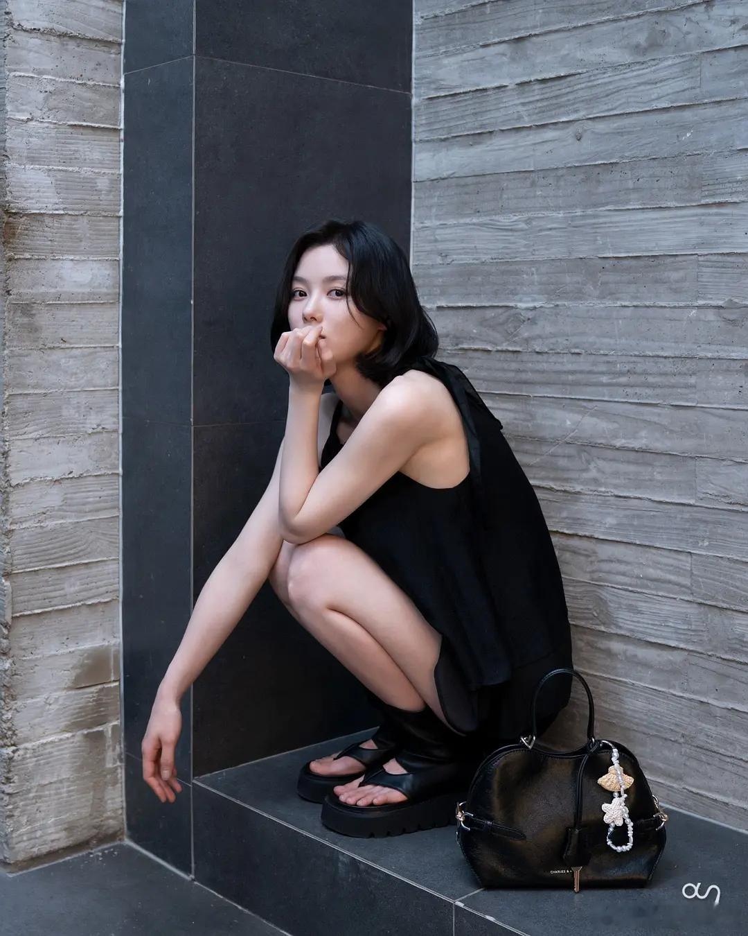 中韩小ck代言，赵今麦怎么感觉有点儿虐