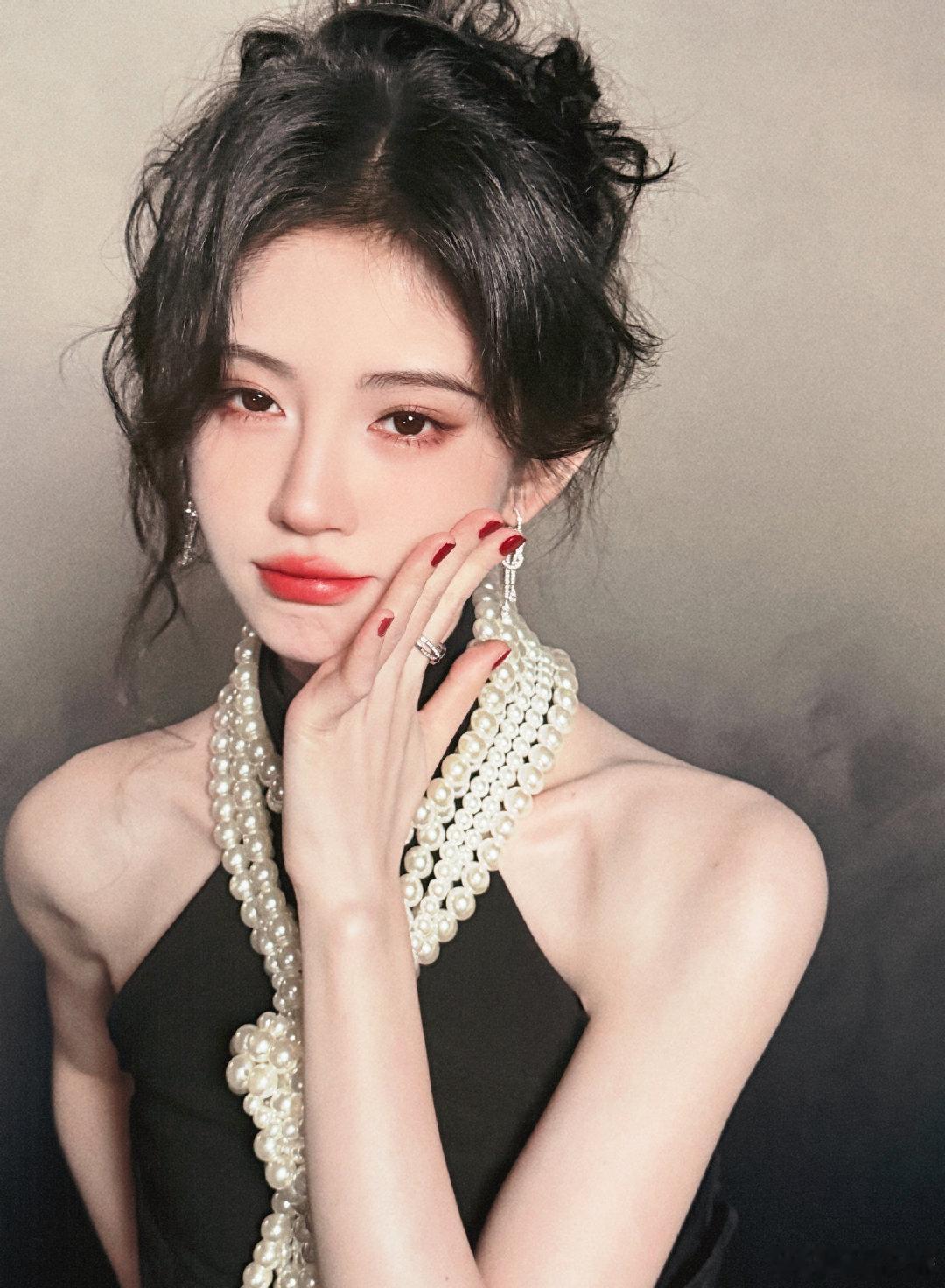 鞠婧祎jjy鞠婧祎月鳞绮纪jjy鞠婧祎露芜衣♡‧₊˚ᴄʀᴇᴀᴍᴅʀᴇᴀ