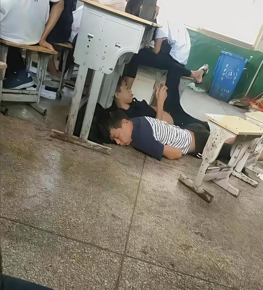 友友们，这样的孩子以后适合干啥工作？