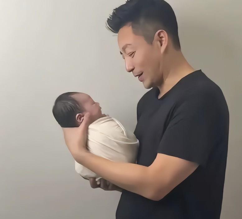 这阵子马筱梅生完孩子变化不小，兰姐不理会继续忙事业！ 复制一个网友的评论;