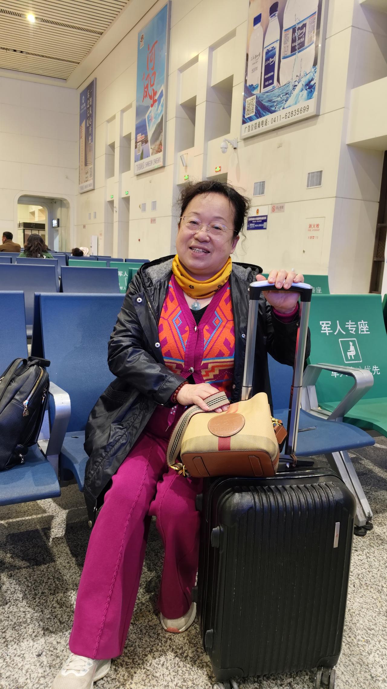 春意愈浓，万物复苏，我趁着还能走赶快由女儿陪同开启重庆之旅，我今年72周岁，60