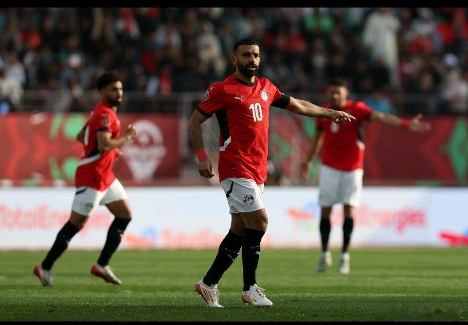 1月6日讯非洲杯1/8决赛，埃及对阵贝宁。常规时间内，阿提亚、多索先后破门，最