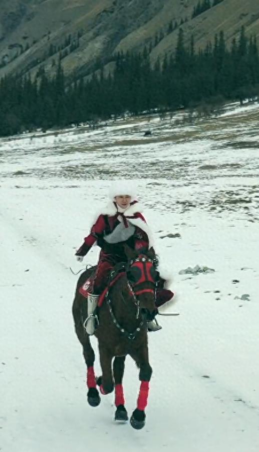 天上需要美女娇龙策马扬鞭了！如此美丽的年龄就不幸离世，真是让人特别悲痛。人固有一