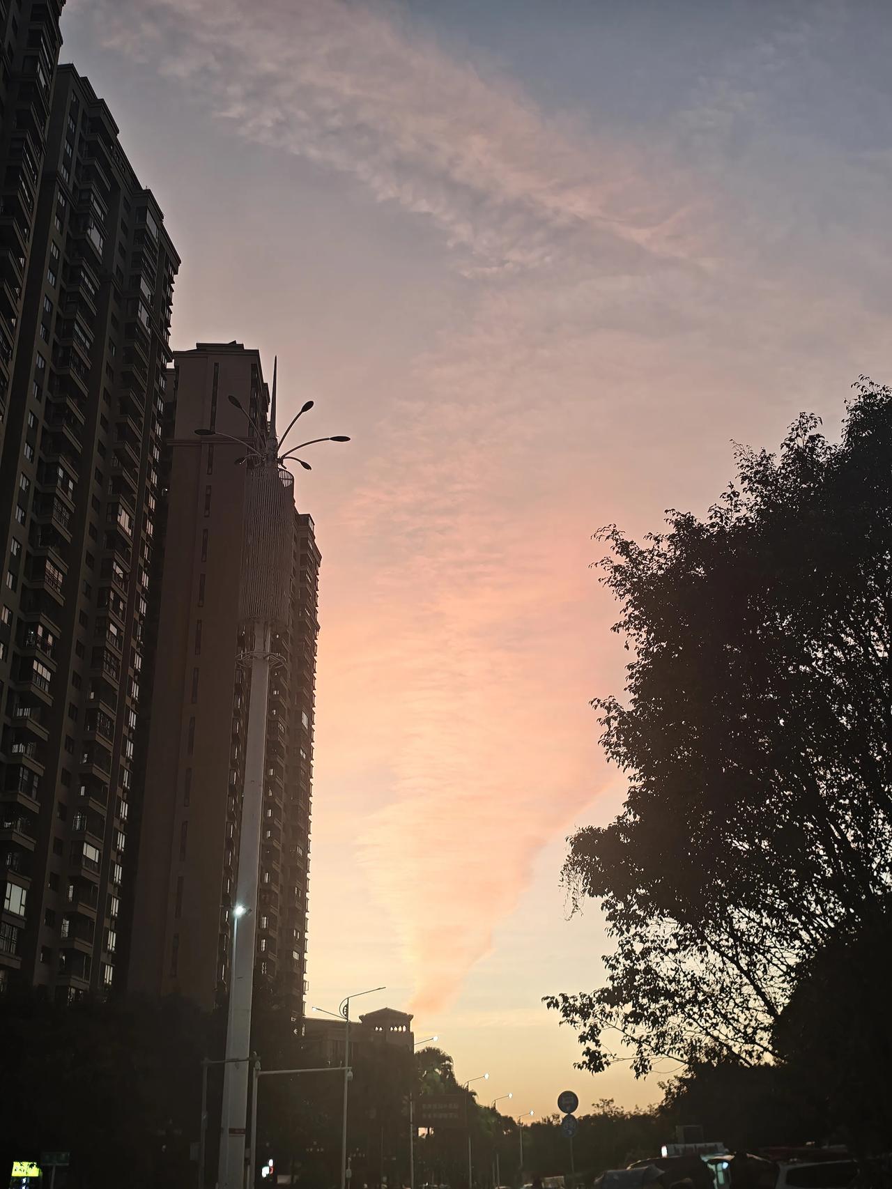 生活可能有波折，有坎坷，但是任何时候都不能失去对生活的信心。一片长久阴雨后的