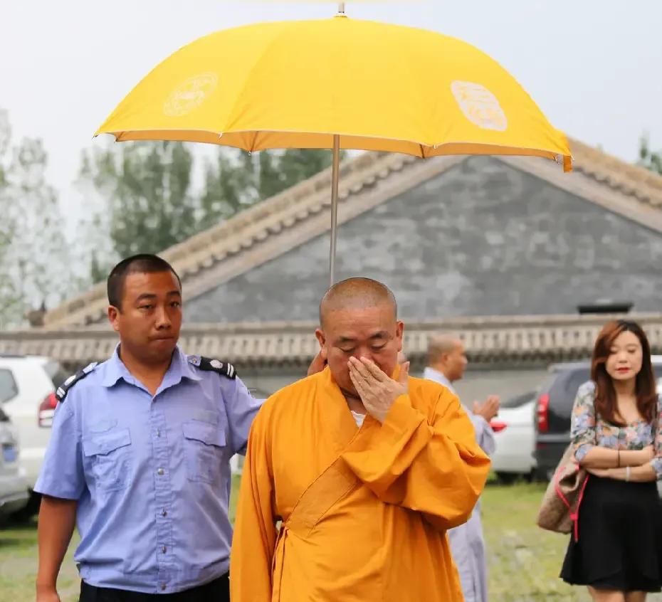 可以借释永信事件好好整顿下全国寺庙，简直是太不像话了！释永信名下有十几家企业，