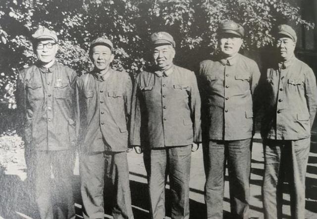1985年6月，北京京西宾馆，军委扩大会议开到人事议程，68岁的江拥辉听见“福州