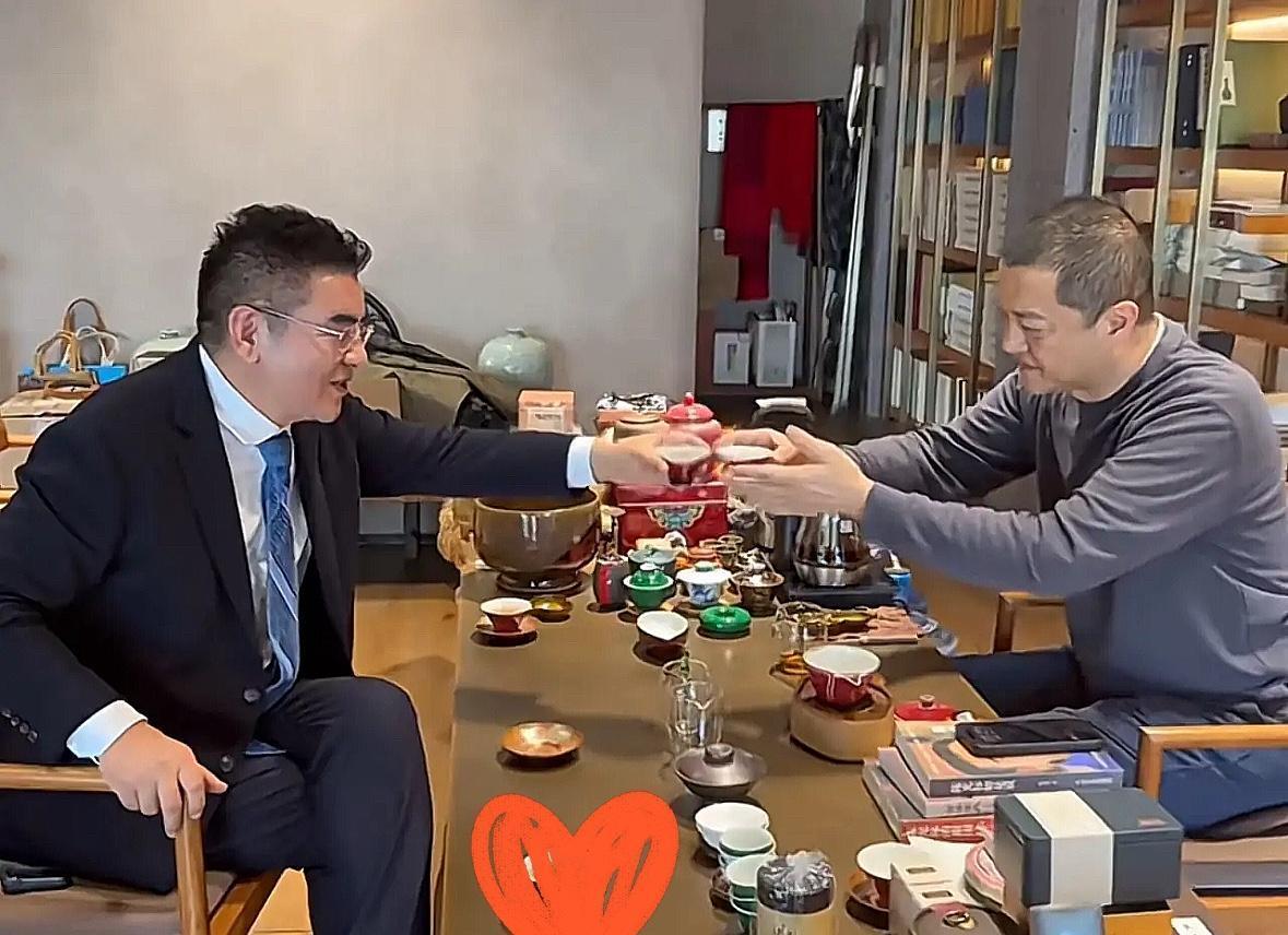 我这才悟透，欠债24亿的李亚鹏，当年对陈光标说的那句话，藏着多深的玄机。两人初