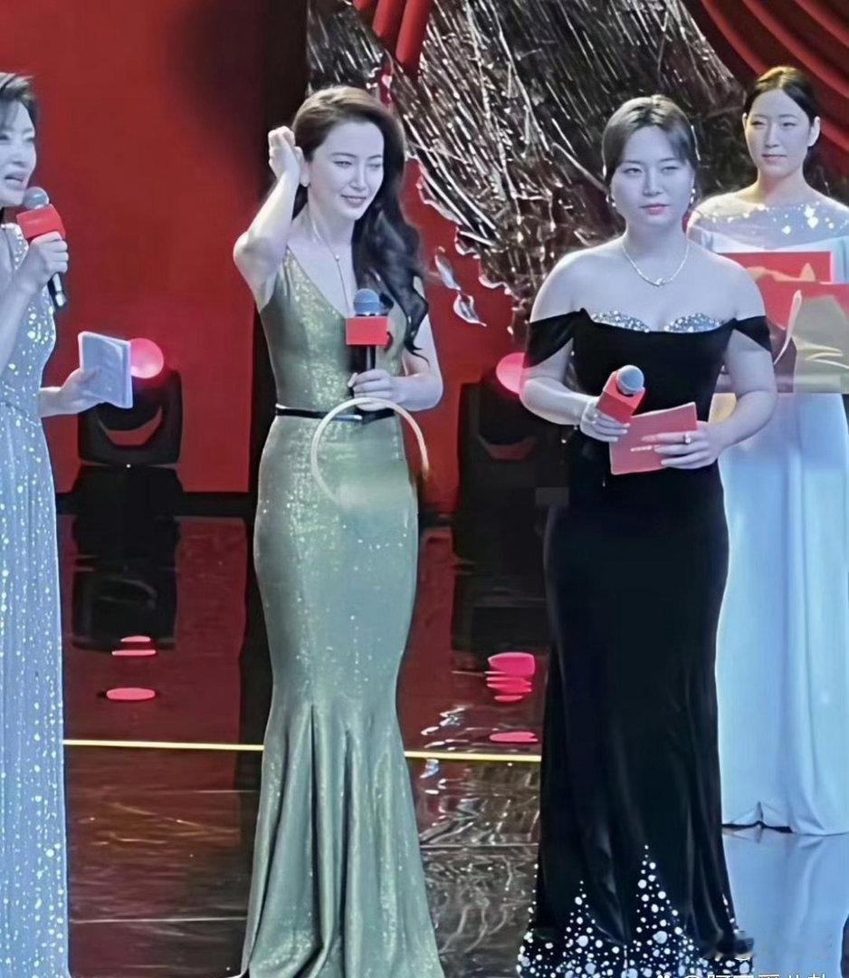 李雪琴真的瘦了好多，身材快跟李冰冰有一拼了。