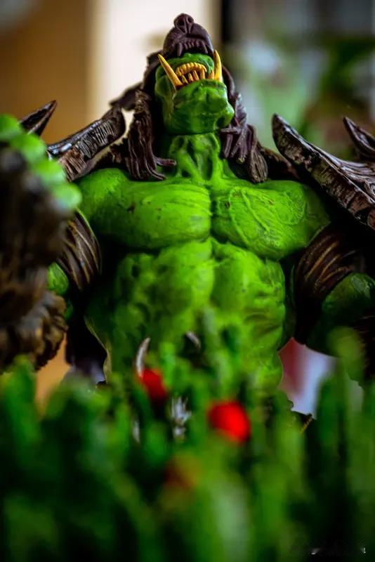 《魔兽世界》好玩的点可太多了。首先是那宏大的世界观，艾泽拉斯大陆上有各种奇幻种族