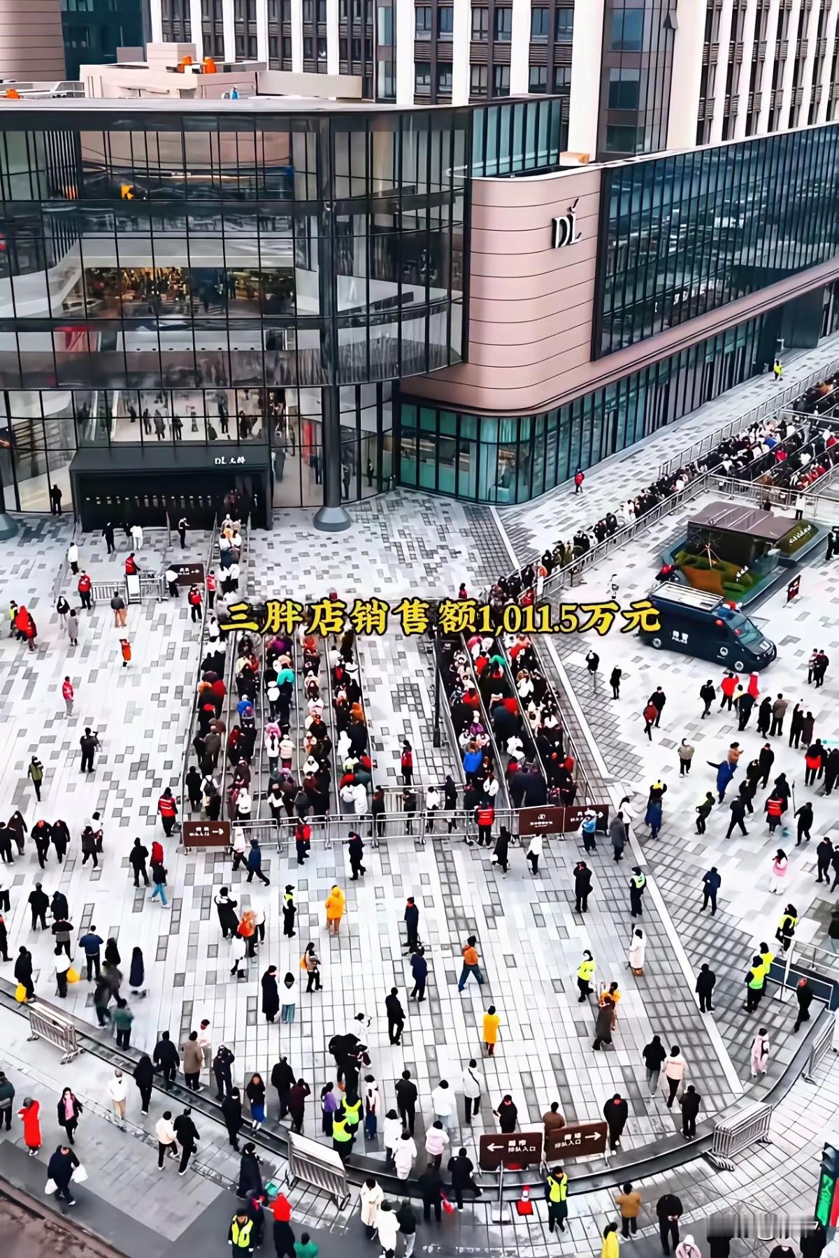 都说现在大环境不好，很多人都失业了，很多超市也倒闭了，店铺里面店员比客户都多！