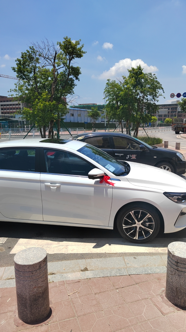 新手请指教兄弟们！请问有没有像我这样开车的，有不对的还请指教，本人刚拿证提车：