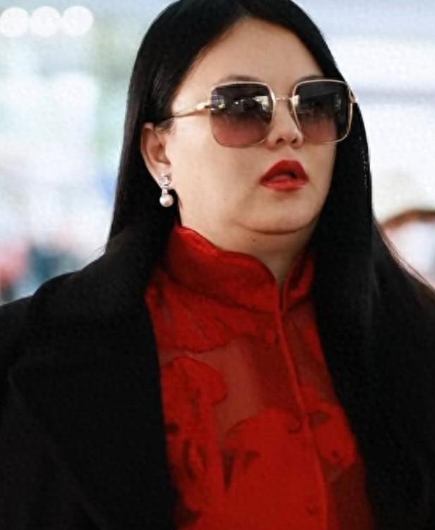 李湘素颜照被曝光后，却因为身材肥胖遭受网暴，吃瓜群众是不是太离谱了？ 她这个