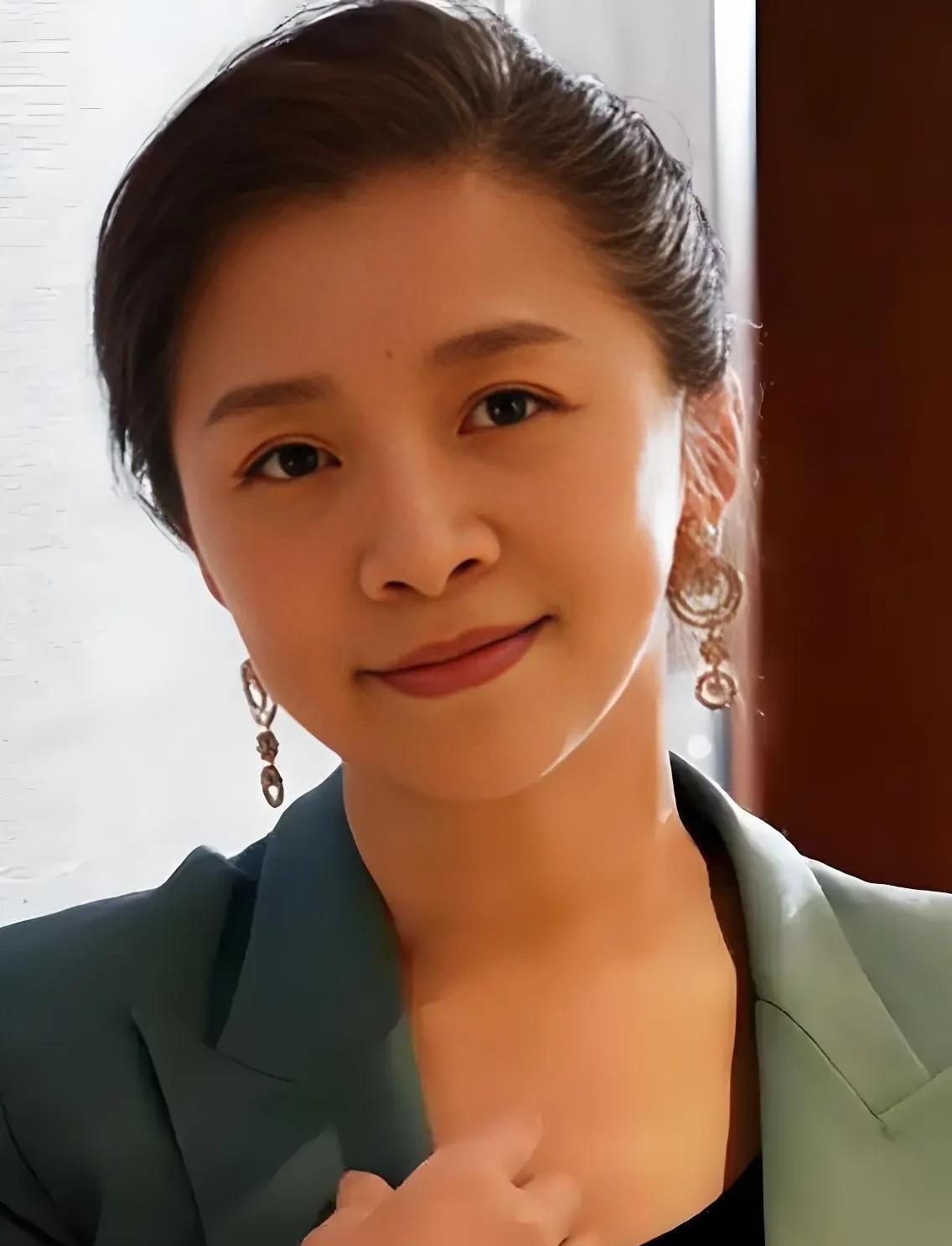 关于演员迟蓬我有一个预感，等《生万物》的热度一过她也就不红了，不是她演技倒退