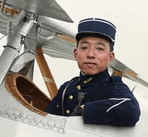 这张照片里的朱斌侯，是中国第一位参加第一次世界大战空战并取得战果的飞行员，也是中