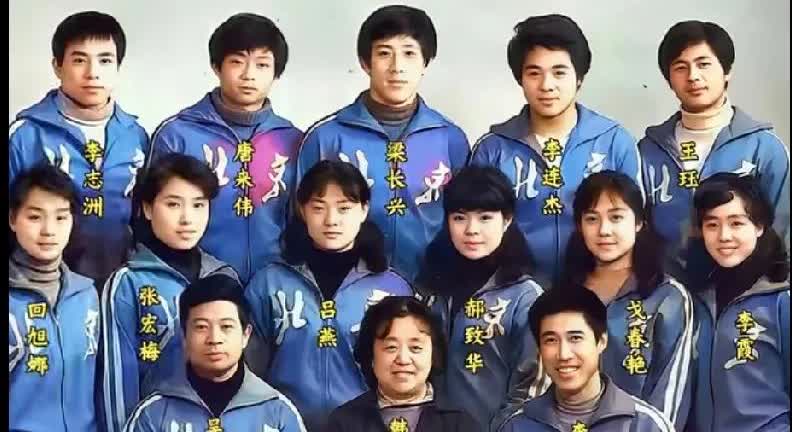 李连杰武术学校老师同学合影留念，这张照片是第一届北京武术队的珍贵合影。