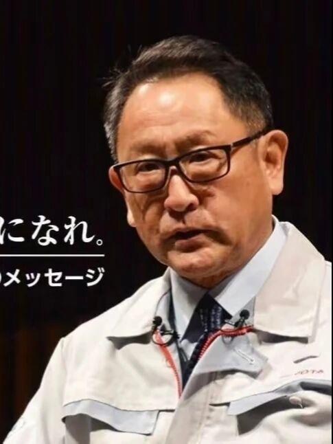 7月19日的NHK镜头前，丰田研发本部气氛比发动机还紧绷。工程师敲桌子的动静直接