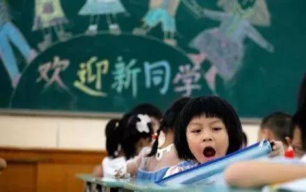 教育部再次明确小学生每天要睡10小时, 你家娃每天睡几个小时?