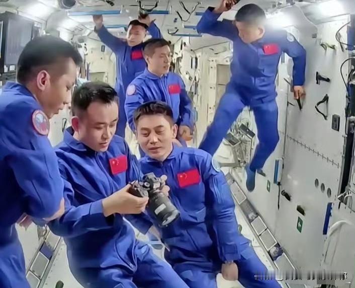 神舟二十号航天员的家人们这下难熬了。原本盼着11月5日能迎接陈中瑞等航天员