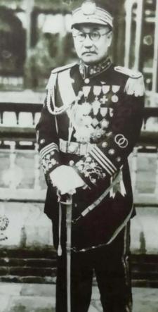 1949年太原解放前，10个刚枪杀了一批地下党员的特务，正凑在一起喝酒庆功，可他