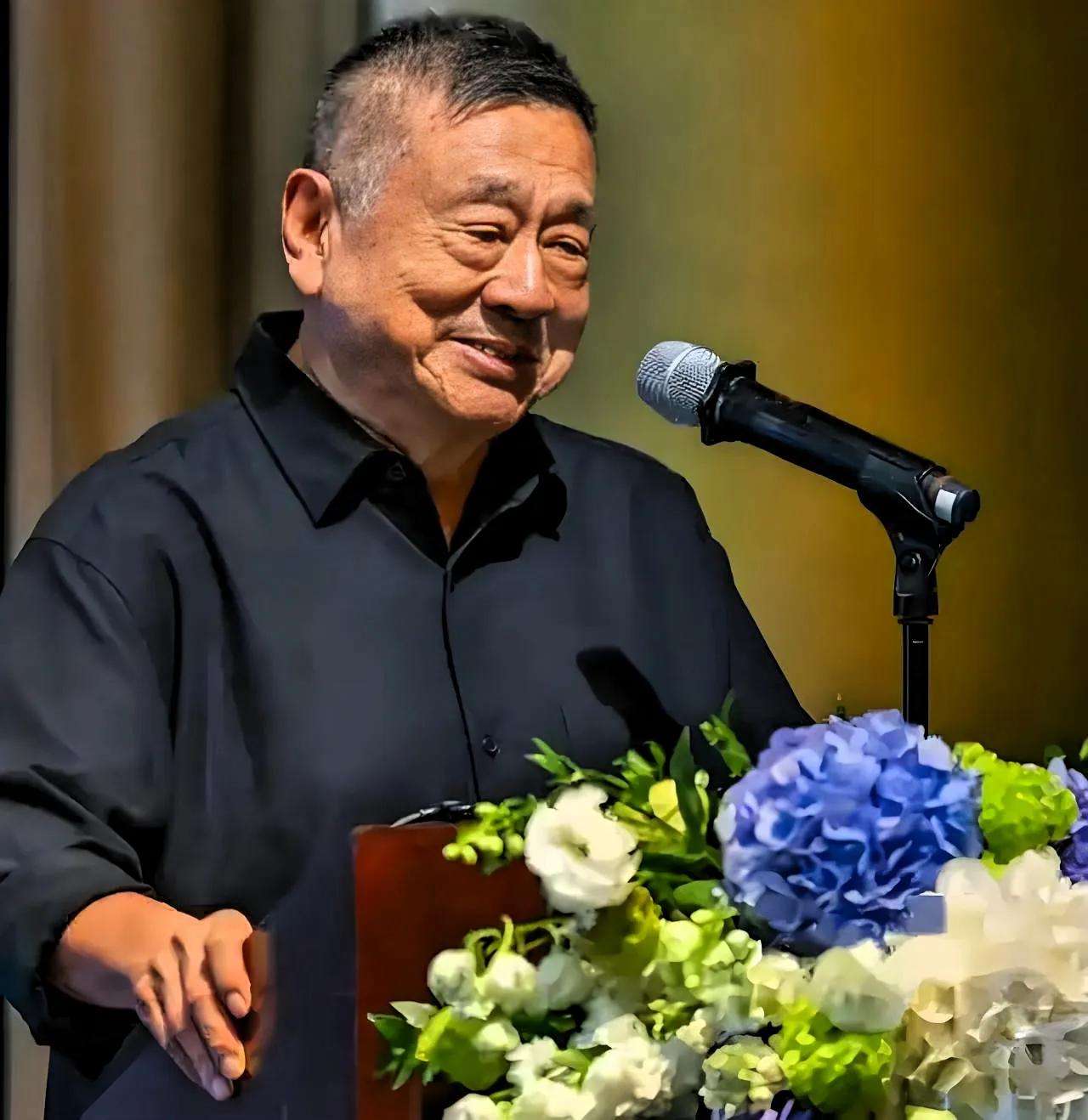 施南生的追思会上，第一个上台发言的人，是她大哥施苏拯。这个名字，对于很多影迷来