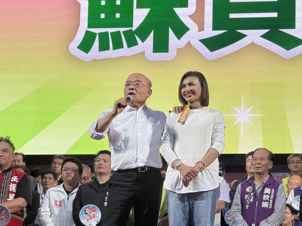 民进党高雄市长初选战打得火热，四位现任绿委参选人上周末全力拼场，造势活动规模与强