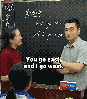 老师用一句话告诉学生们，中文的美远超想象：“YougoeastandI