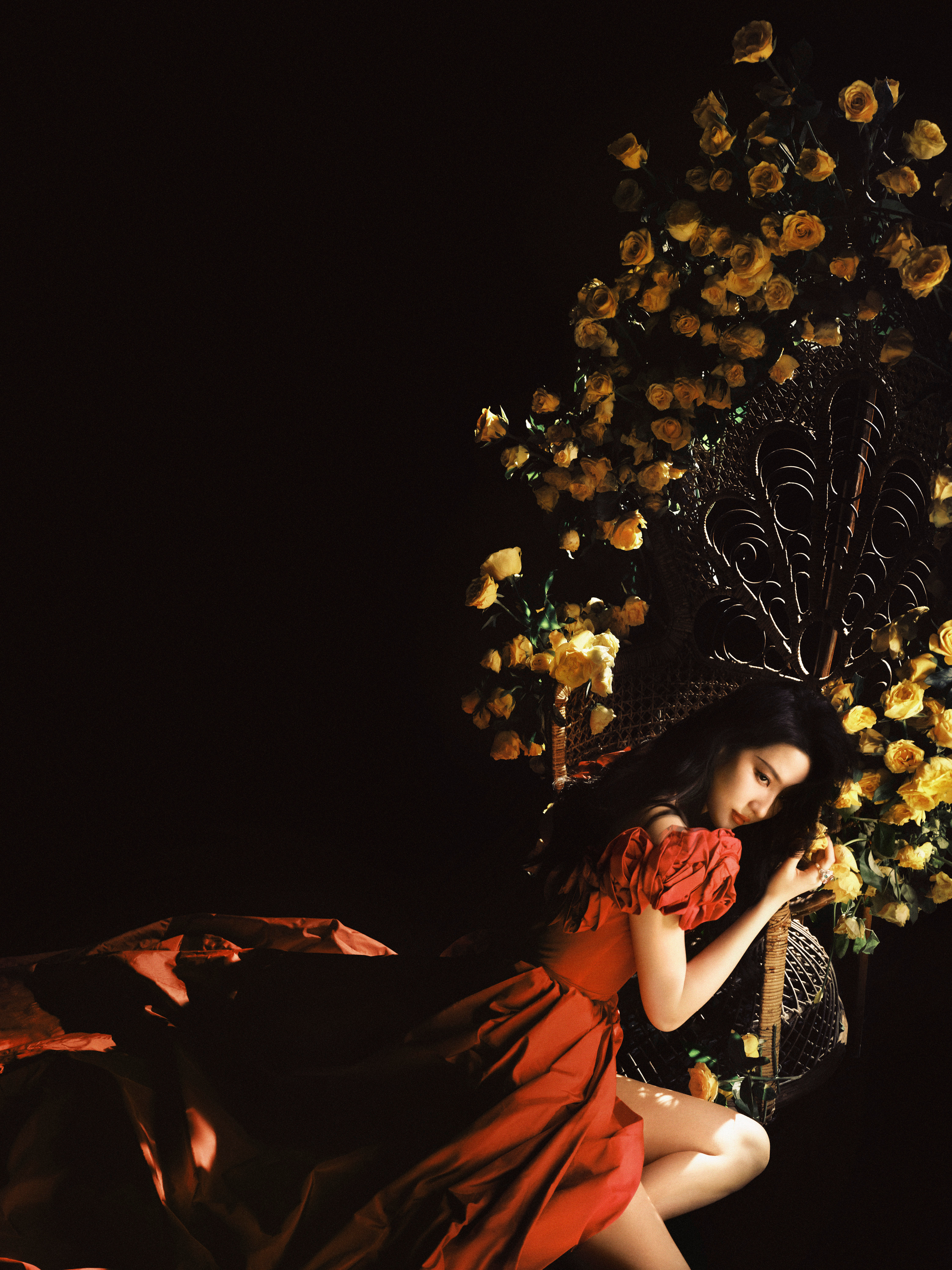 刘亦菲热烈明艳黄玫瑰主题大片。刘亦菲