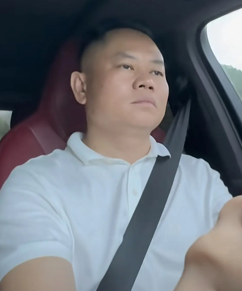 不管你是什么哥，什么二手车扛把子，只要触及违法行为一样没有特权。最近广宁发生