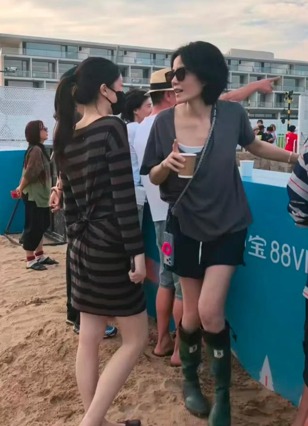 我们这里有句俗语:啥大人啥孩子，啥坑里啥歪子！就是大人长的好看了孩子也差不了哪