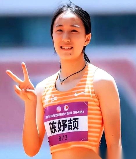 中国短跑新星陈妤颉在接受专访时透露，自己初中时最大的恐惧，是身高停在一米五几。对一个指望靠双腿在跑道